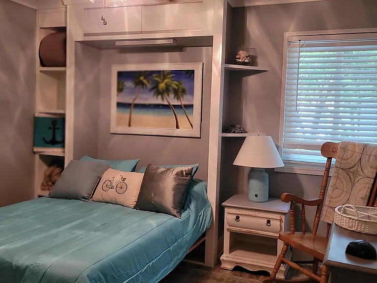 2nd Bedroom/Murphy Bed