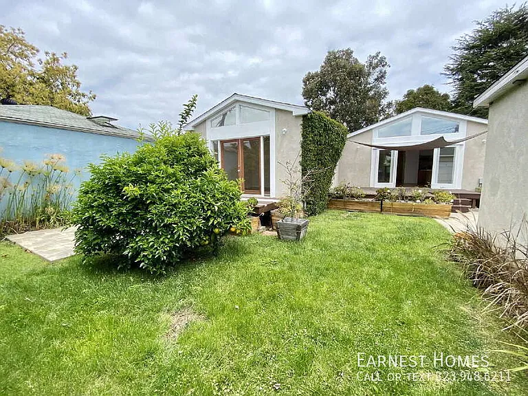 2577 S Bundy Dr — Photo 25