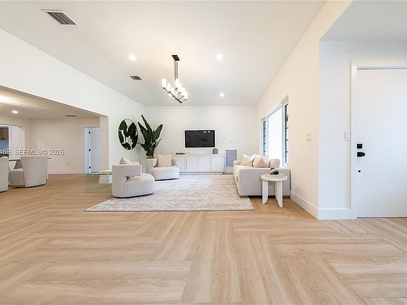 3rd image of 420 NE 55th Ter