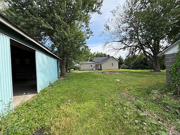 4th image of 6447 Peck Rd