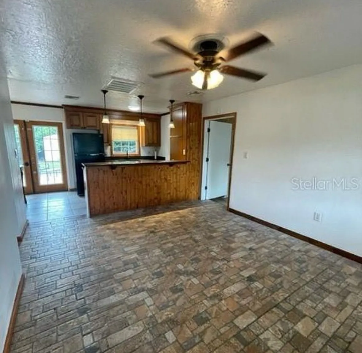 3 bed, 1200 sqft, $2,200 — Photo 1