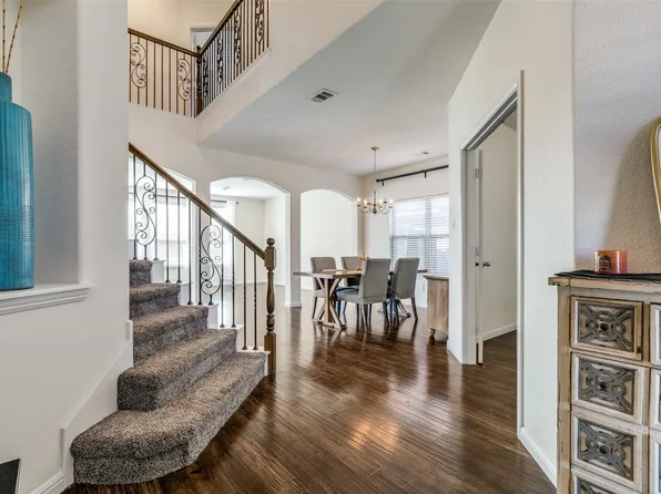 720 Kelley Ct, Fort Worth, TX 76120