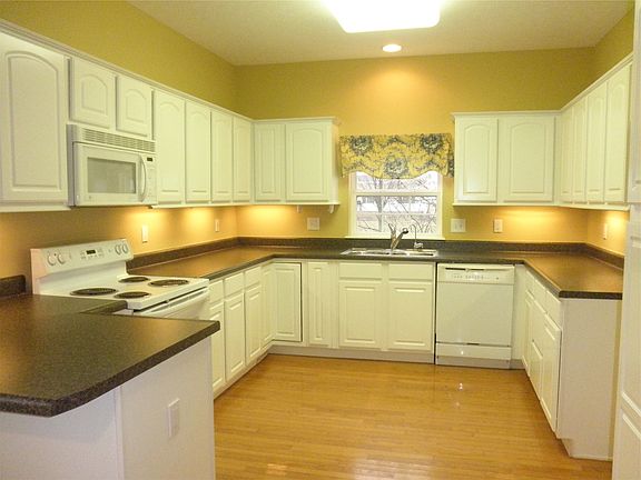 Nice kitchen with new countertops, hardwoor floors and stain
