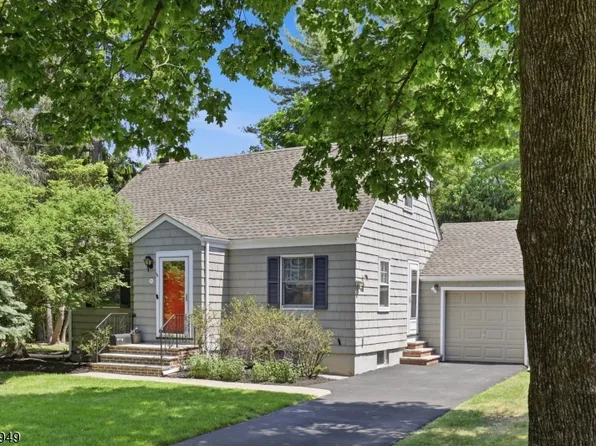 156 N Hillside Ave, Chatham Boro, NJ 07928