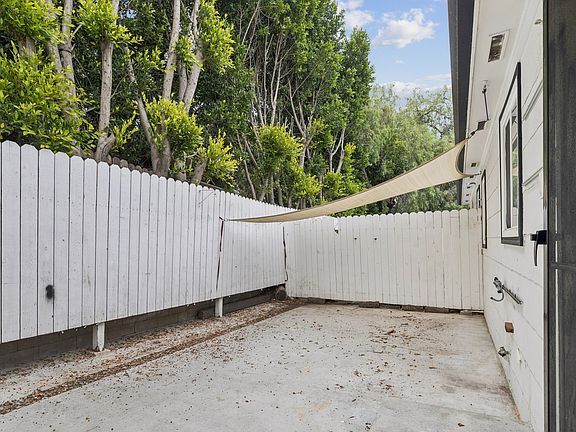 2nd image of 2212 1/2 Glendale Blvd