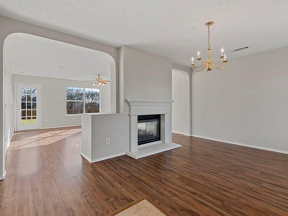 3rd image of 600 Stellaway Dr