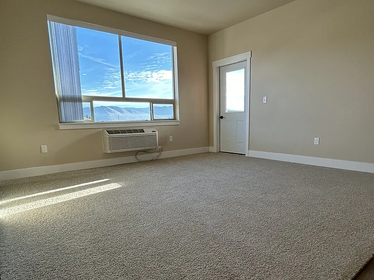 986 SQ. FT.
2 bed 2 bath
Living room