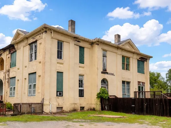 1418 High St, Beatrice, NE 68310