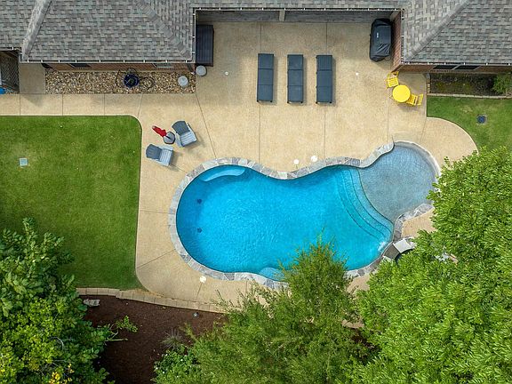 2nd image of 1011 Riverwood Dr