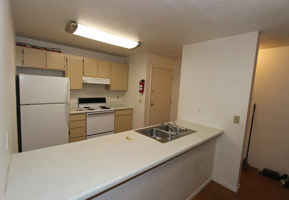 Building Photo - 601 E 16th Ave #C2