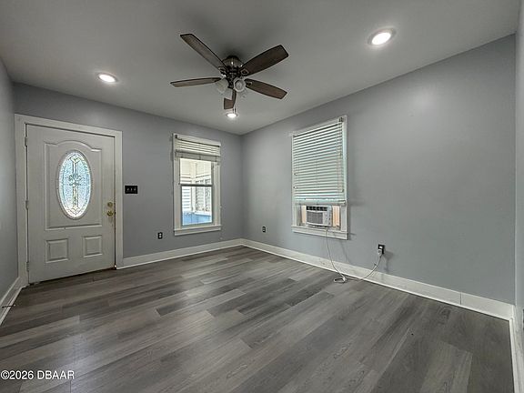 4th image of 335 Maple St