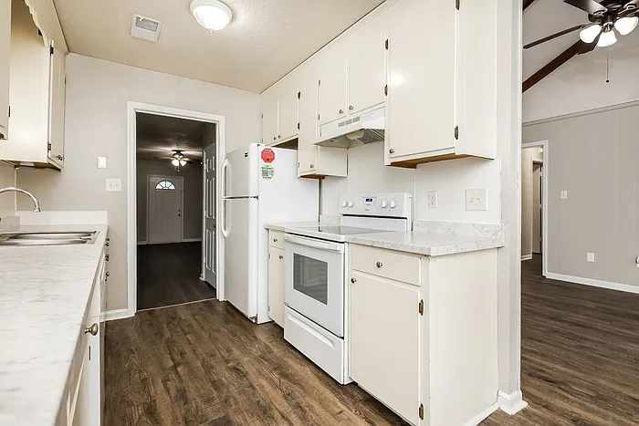 209 Bluebell Ave — Photo 7