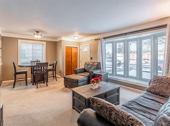 3rd image of 13945 Lyons St