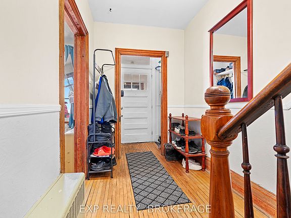 2nd image of 212 Rideau St