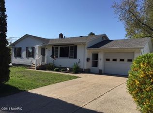 909 Woodlawn Ave, Grand Haven, MI 49417