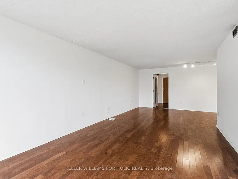 701 King St W #107 — Photo 10