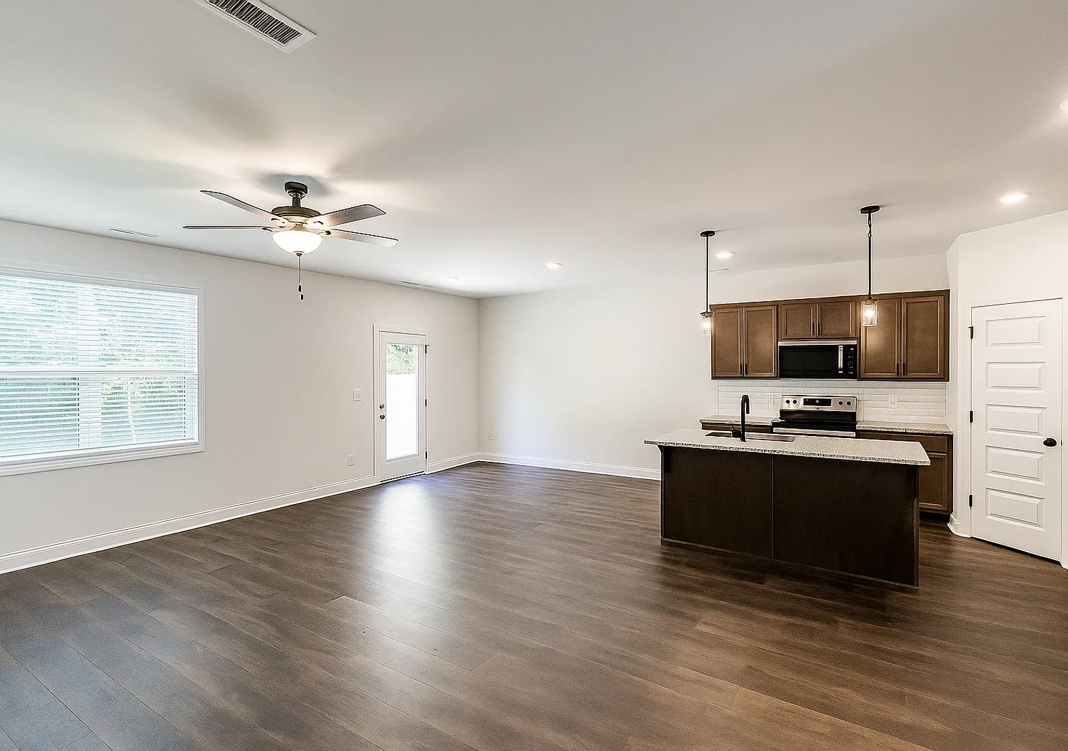3 Bed, 2.5 Bath 1 car garage townhome in Clayton's Ashcroft community! — Photo 2