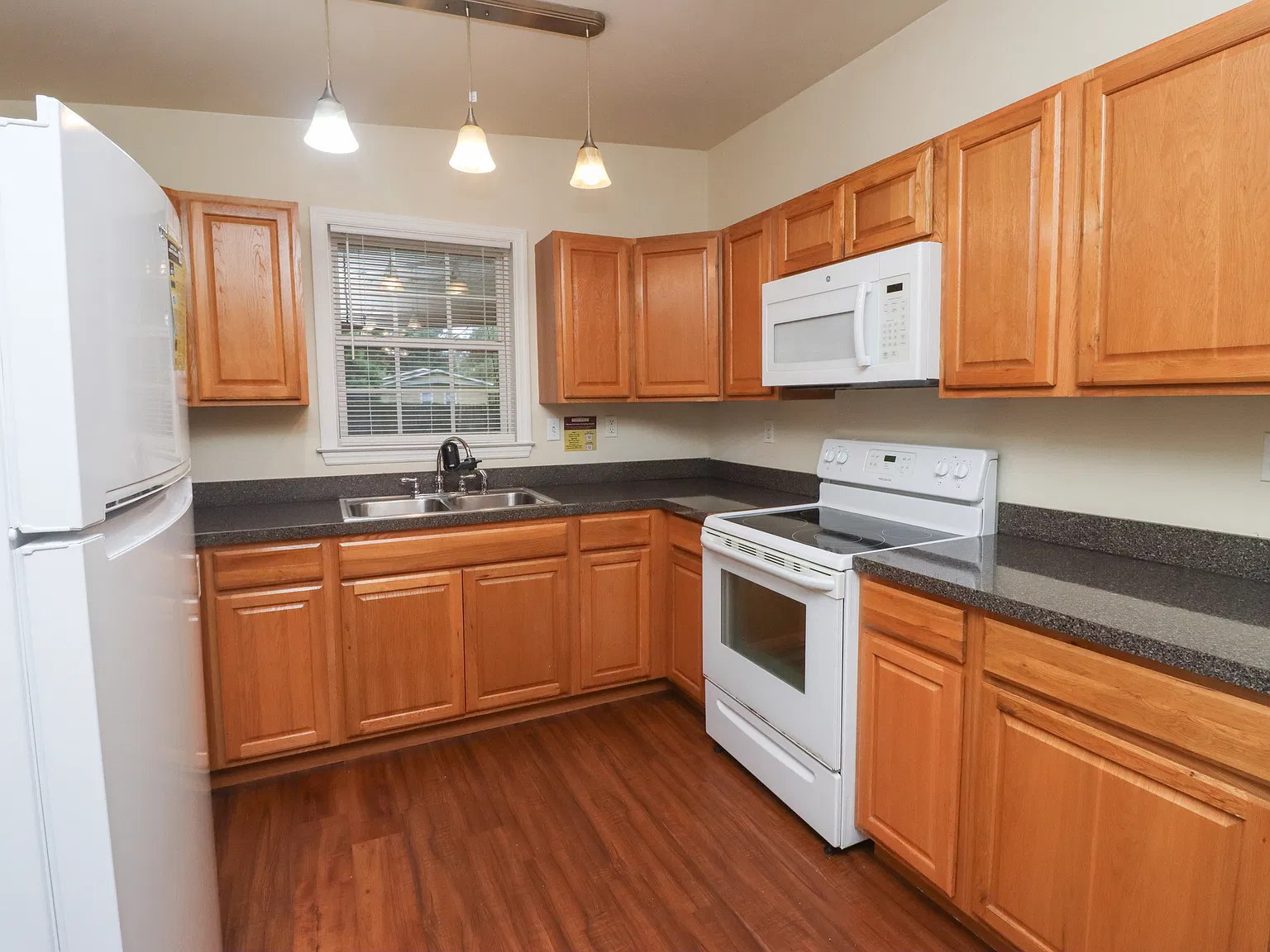 1602 Mayhew Street — Photo 3