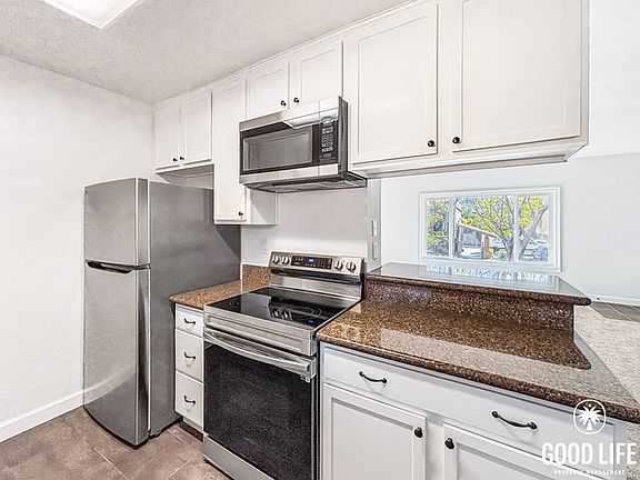 5th image of 1000 Estes St Unit 11
