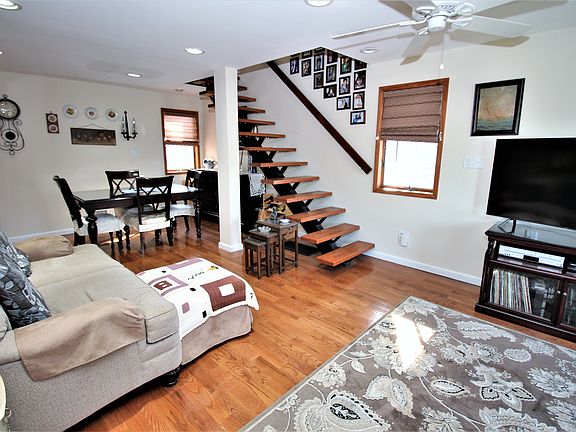 3rd image of 8 Lawrence St