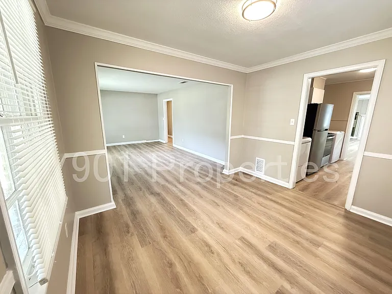 814 Colonial Rd — Photo 9