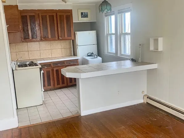 26 Beacon St APT 204, Winthrop, MA 02152
