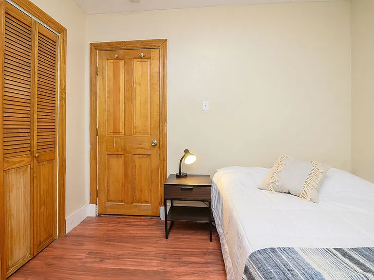 5 Mark St #1 — Photo 3