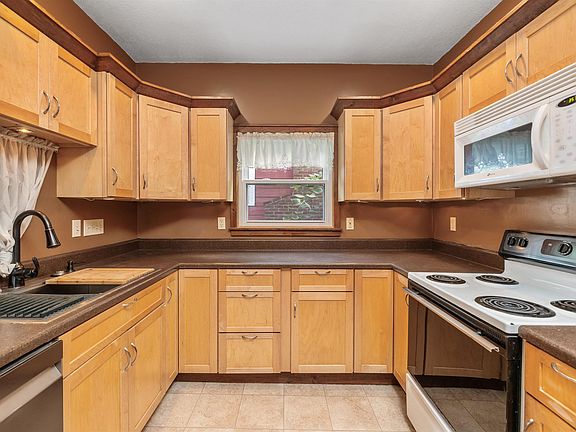 5th image of 520 N Riley St
