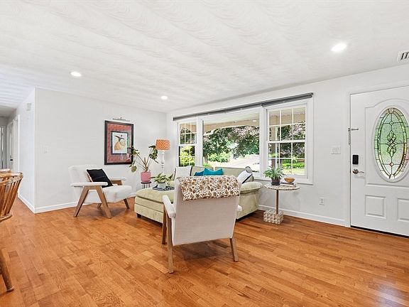 2nd image of 38 Ruthellen Rd