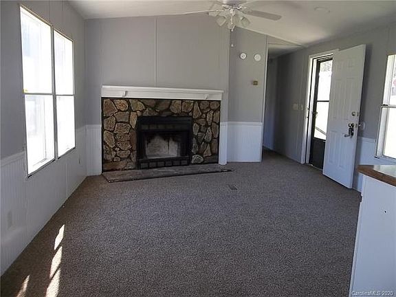 3rd image of 148 Thornwood Ln