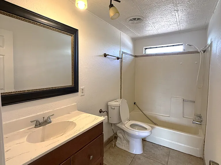 10 W Willow Ln — Photo 13