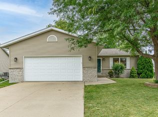 1039 Capri Dr NE, Cedar Rapids, IA 52402