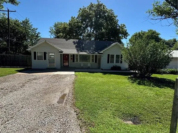 1214 S 15th St, Parsons, KS 67357