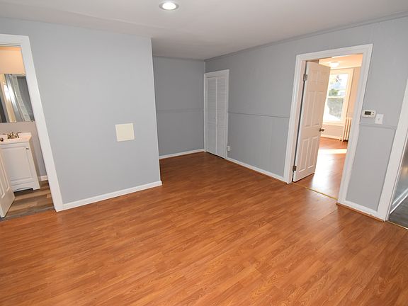 4th image of 184 W Main St