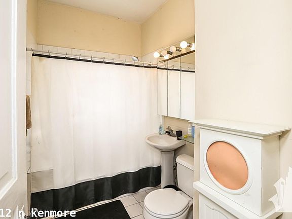 3rd image of 3212 N Kenmore Ave #917
