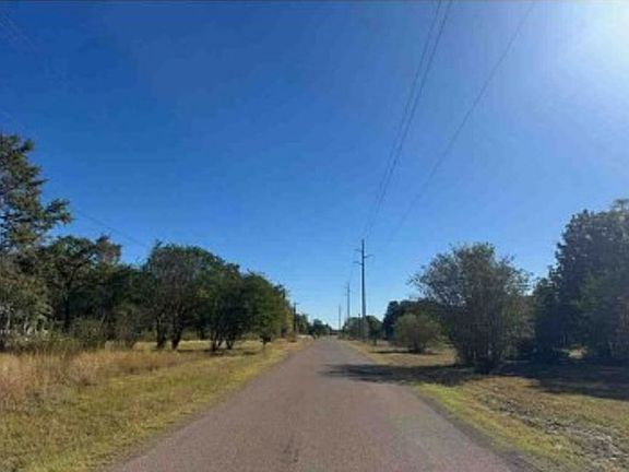 Exterior Neighborhood (street photo)
