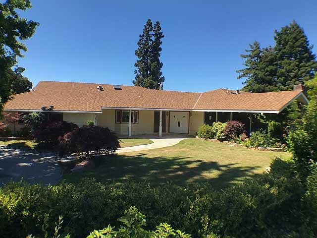 1st image of 30 Castle Ct