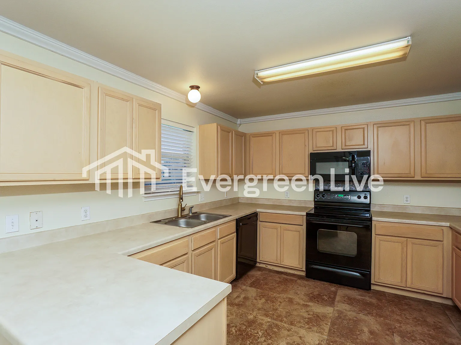 4 bed, 3.5 bath, 1911 sqft, $1,545 — Photo 4