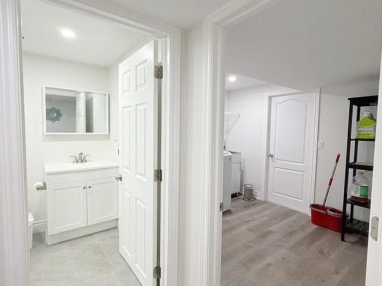 3477 Riverspray Cres — Photo 28