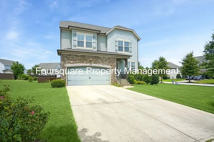 100 Cabot Dr — Photo 3