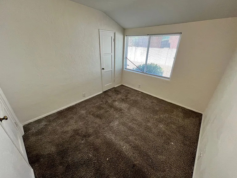 2220 E Grant Rd — Photo 29