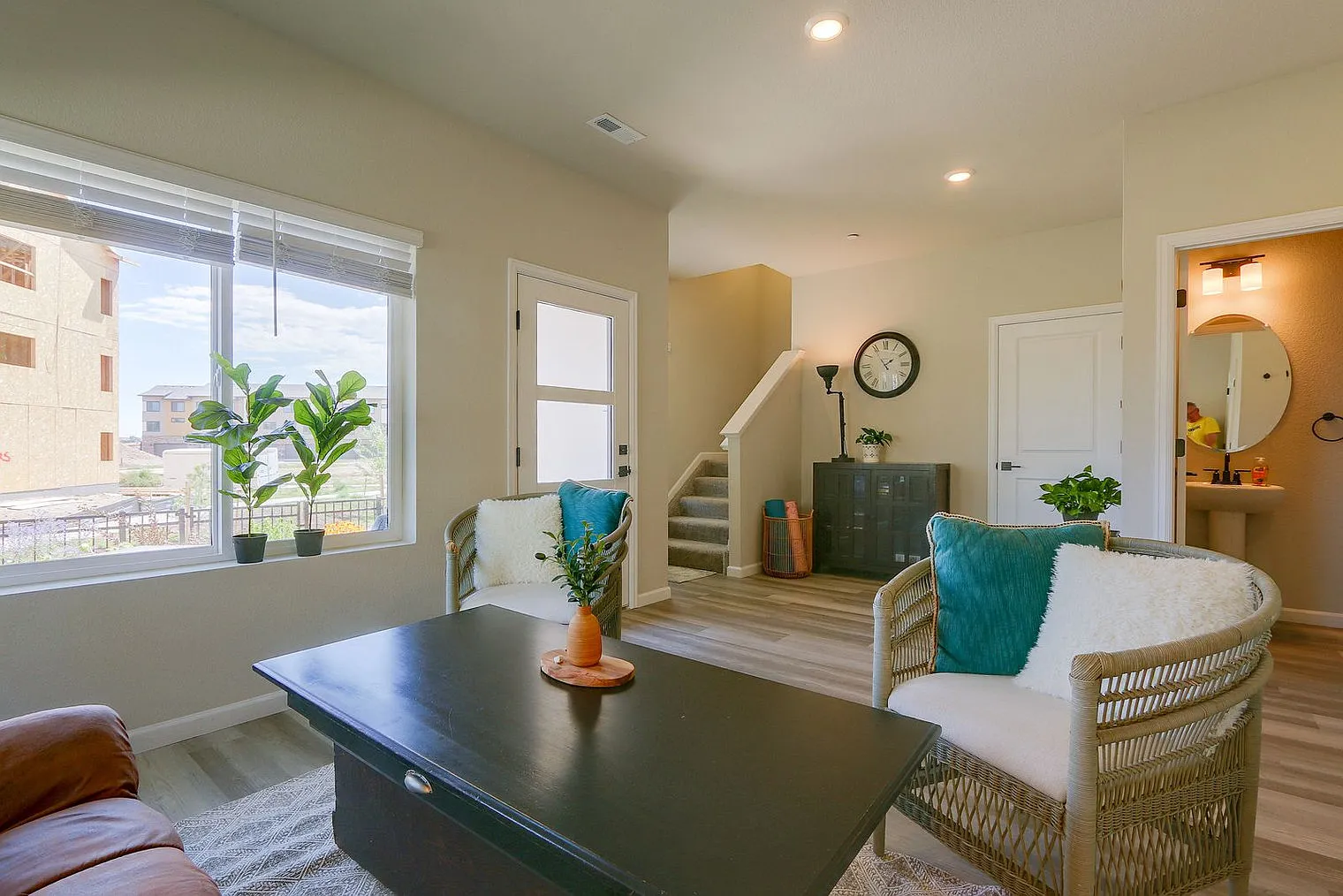 3 bed, 3.0 bath, 1926 sqft, $5,870 — Photo 3