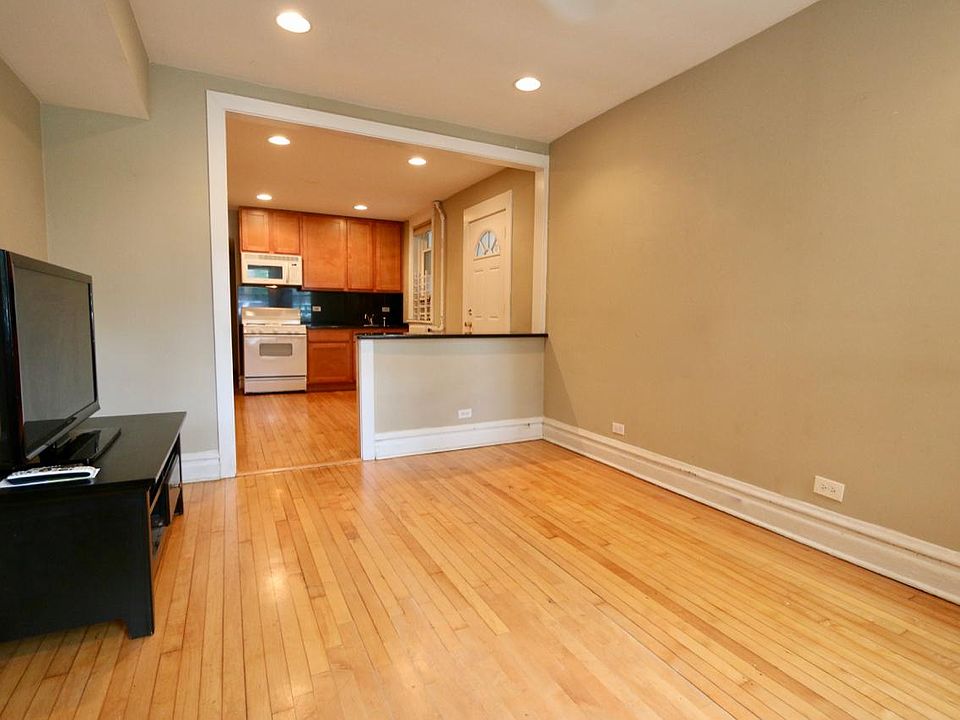 1st image of 3627 N Janssen Ave #G