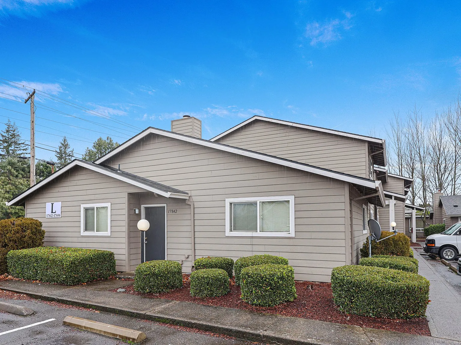 Applegate Apartments — Photo 4
