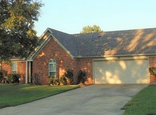 5356 Woodchase Dr, Southaven, MS 38671