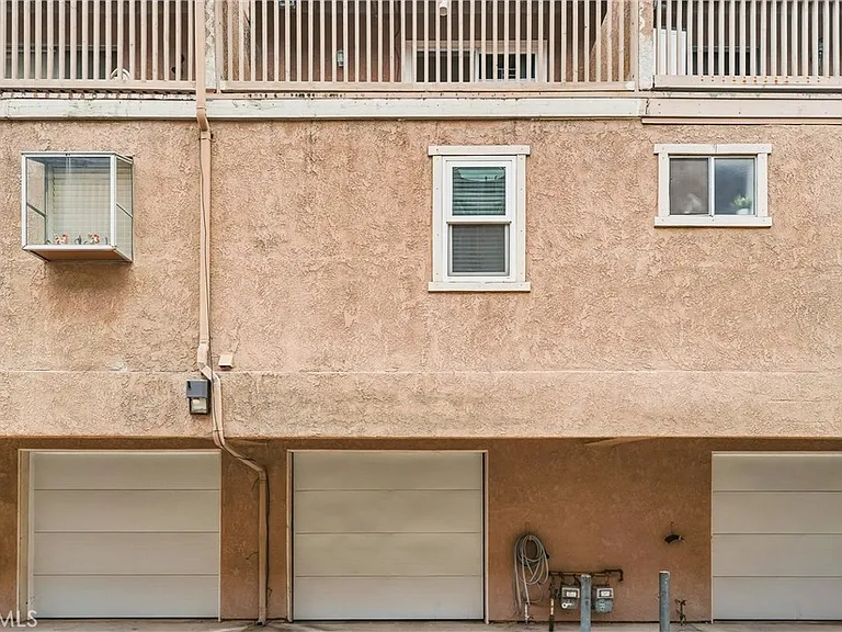 334 S Walnut Ave #D-11 — Photo 23