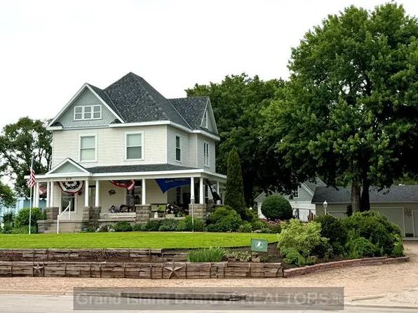 619 Q St, Aurora, NE 68818