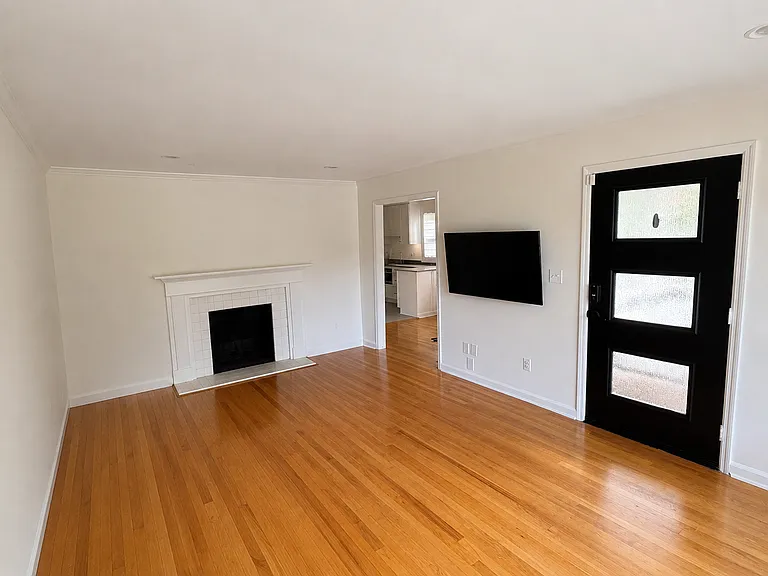 1824 Windsor Blvd — Photo 3