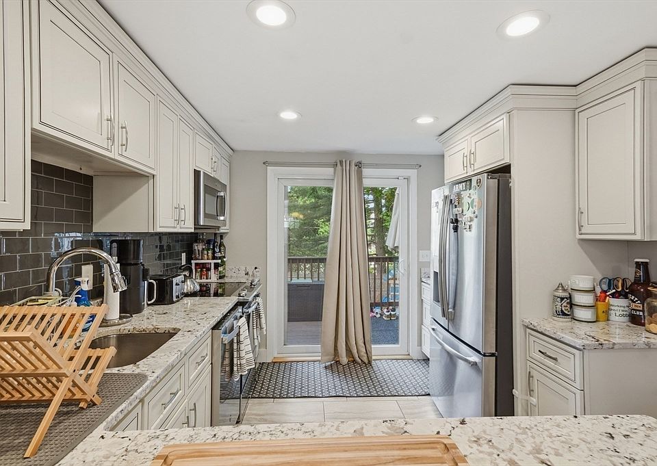 1st image of 11 1/2 Albion St