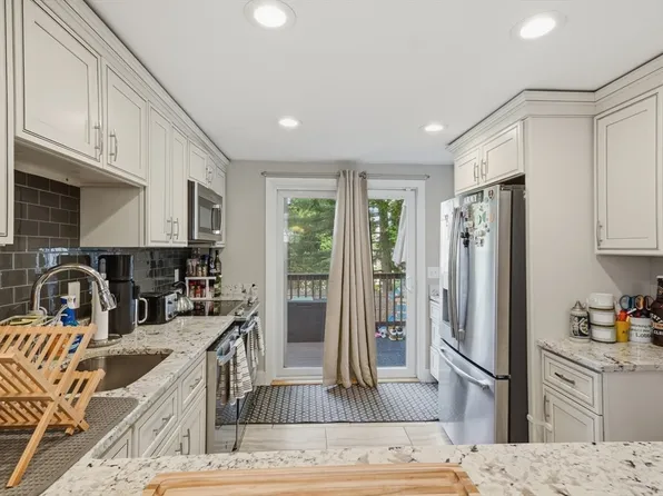 11 1/2 Albion St, Salem, MA 01970